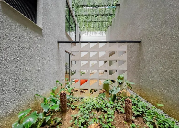 Condominio con piscina al lado del Parque Buenos Aires